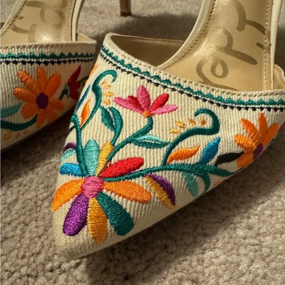 Sam Edelman Women's Embroidered Floral Heels - Cream Size 8. - Picture 2 of 6